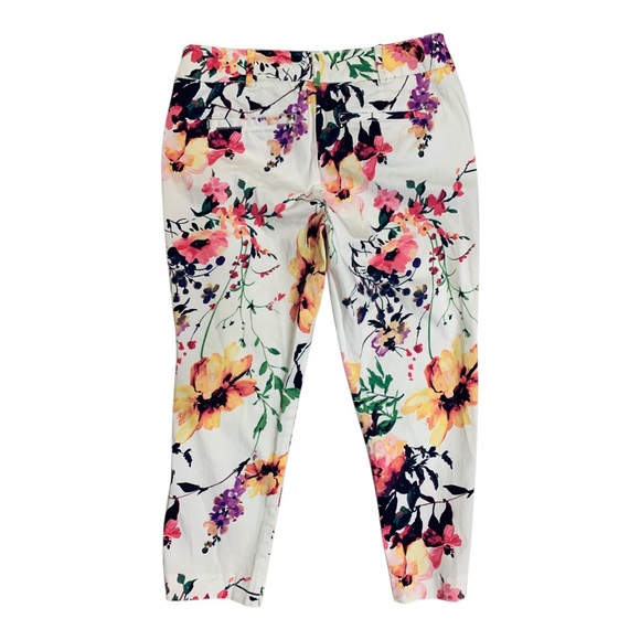 🔸7th Avenue Design Studio floral print capri pants🔸 - Picture 2 of 8
